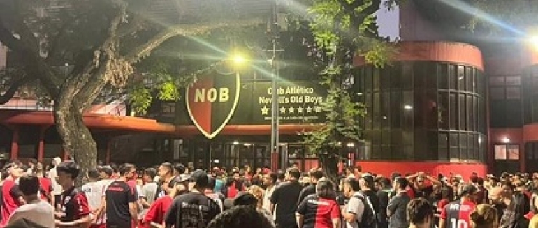 Hinchas de Newell’s manifestaron en el Coloso exigiendo unidad ante la crisis