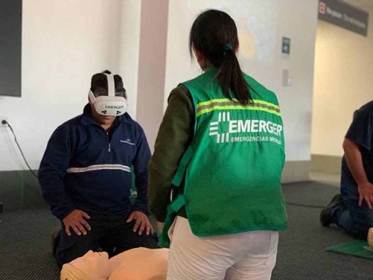 Emerger capacitó en RCP y DEA con realidad virtual en los aeropuertos de Neuquén y Bariloche