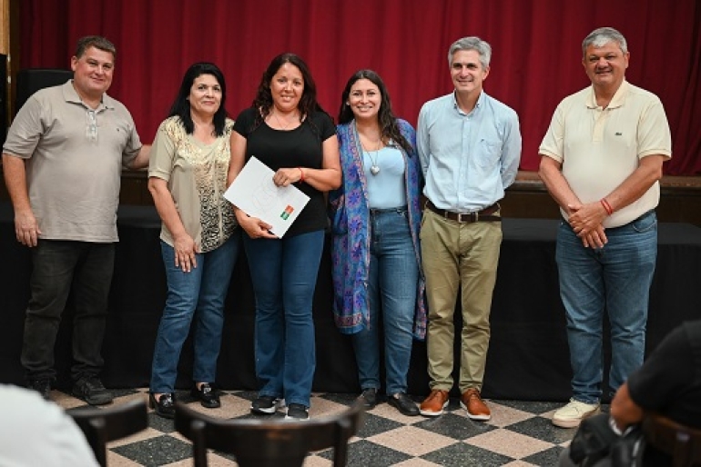 TREINTA Y CUATRO EMPRENDEDORES DE VILLA GOBERNADOR GÁLVEZ RECIBIERON CRÉDITOS A TASA CERO A TRAVÉS DEL BANCO SOLIDARIO