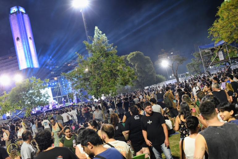 Vigilia en el Monumento a la Bandera