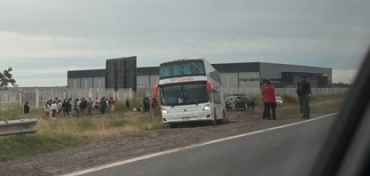 Un colectivo quedó varado en Circunvalación y genera demoras en el acceso a Rosario