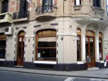 La Buena Medida: otra persiana que se baja en una esquina histórica