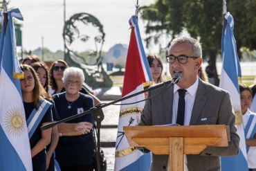 El Intendente celebró la autonomía de la Ciudad durante el acto por el 27 de Febrero en el Monumento