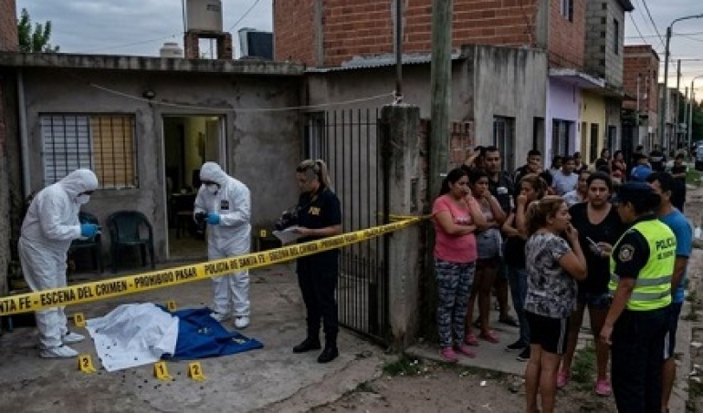 Asesinaron a una joven a tiros en Barrio Tablada