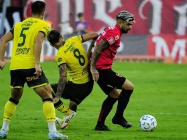 Newell's va por Defensa y Justicia con equipo alternativo