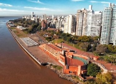 Buscan crear un paseo peatonal desde Parque España hasta Club Mitre en Costanera Central