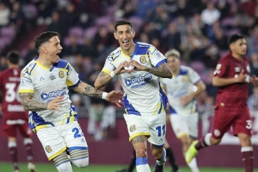 Di María convirtió de penal para que Central con sus hinchas traigan la victoria de visita en Lanús