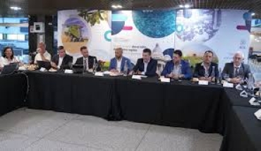 Guerra Fría: Intendentes de Cordón con Pullaro