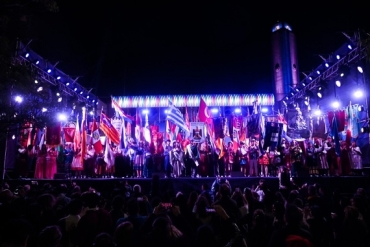 Las Colectividades del Tricentenario comenzaron con una gran afluencia de público