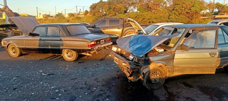 En Acceso Sur se complicó el tránsito por un choque que causó más de un herido