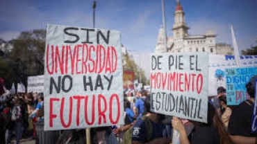 Docentes y no docentes de la UNR comienzan una nueva semana entera de paro
