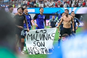 "Las Malvinas son argentinas": Sancionarían a los jugadores por la bandera que prohibía FIFA