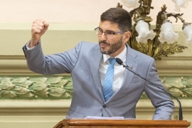 El doble discurso de Pullaro: mientras proclama austeridad otorga cargos con abultados sueldos y sin concurso