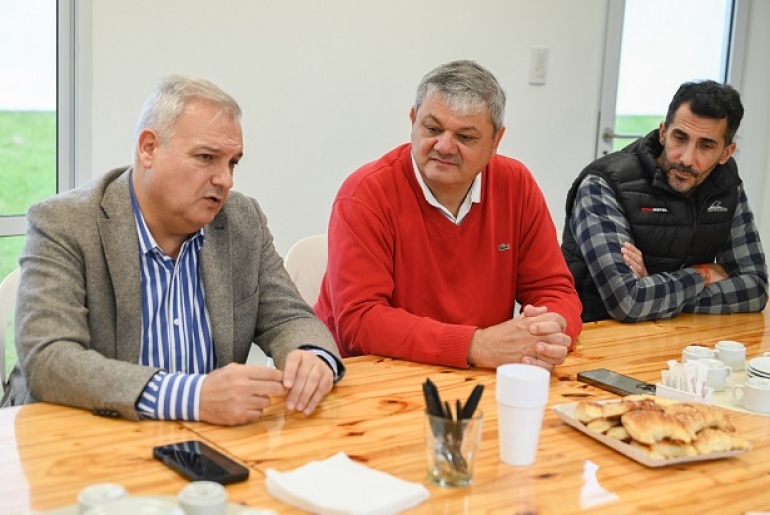 ENCUENTRO DE TRABAJO ENTRE REPRESENTANTES DE PYMES VILLAGALVENSES CON EL INTENDENTE RICCI Y EL DIPUTADO NACIONAL PABLO FARÍAS
