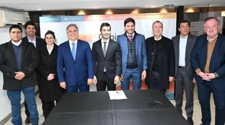 Los gobernadores van por los ATN y el Impuesto a las Naftas