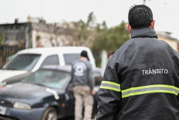 EL MUNICIPIO COMENZÓ A RETIRAR VEHÍCULOS ABANDONADOS EN LA VÍA PÚBLICA