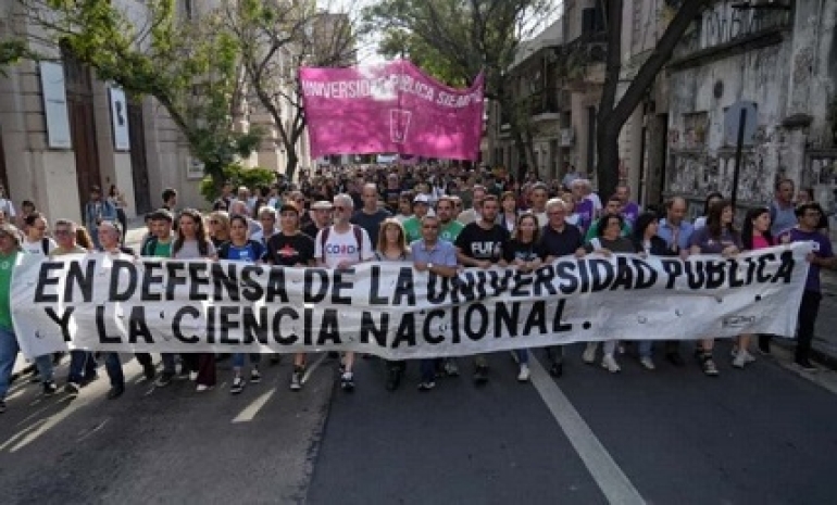 Marcha universitaria: fuerte reclamo al Gobierno con movilizada de docentes, estudiantes y organizaciones políticas