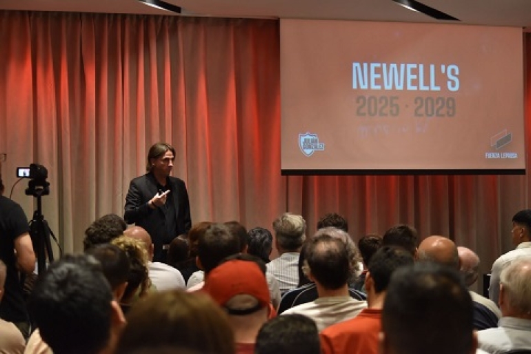 Julián González presentó su proyecto para Newell’s y anunció el equipo de fútbol