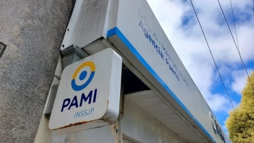 Denuncias cruzadas en PAMI: Sobreprecios millonarios en lentes intraoculares para jubilados