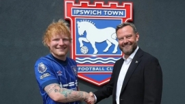 Un club inglés inscribió a Ed Sheeran en su plantel y podría jugar profesionalmente