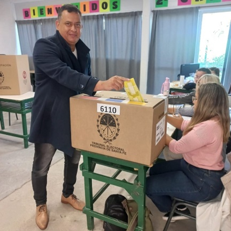 Emitió su voto Mario Gigena el candidato de Amalia Granata en Funes