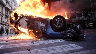 Marcha de jubilados: Graves incidentes, hay al menos seis heridos y uno de gravedad