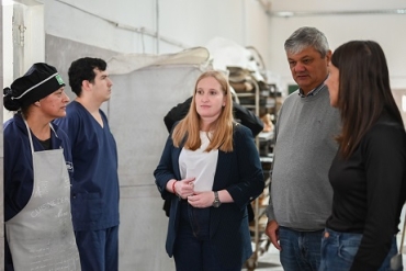 EL INTENDENTE RICCI Y LA MINISTRA TEJEDA RECORRIERON LAS UNIDADES PRODUCTIVAS DE PANIFICACIÓN Y TEXTIL