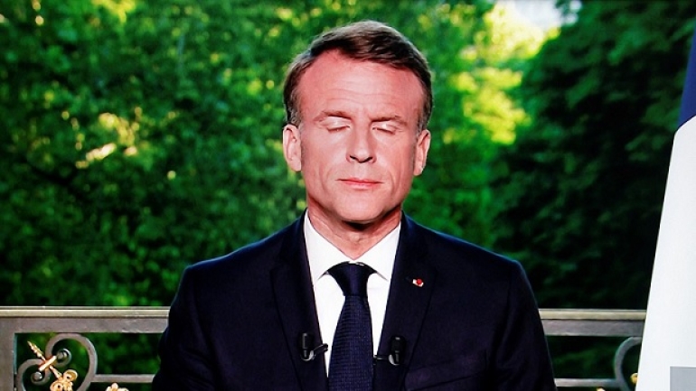 Renunció el primer ministro de Francia y pone bajo presión a Macron