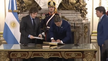 Milei le tomó juramento a Lisandro Catalán como nuevo ministro del Interior