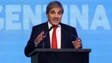 Caputo anunció que le prestarán dólares y que no devaluará