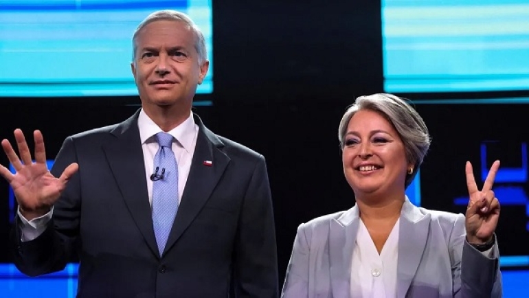 Elecciones en Chile: José Antonio Kast y Jeannette Jara pugnan por la presidencia