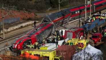 Chocaron dos trenes de alta velocidad en España, hay 39 muertos y un centenar de heridos