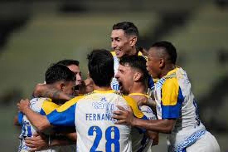 El Canalla derrotó 3-0 a Universidad Central