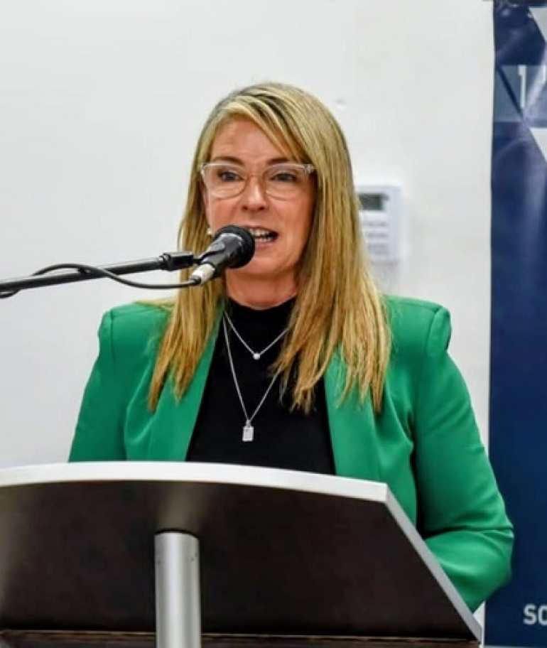 María Eugenia Schmuck: “La autonomía nos da la posibilidad de resolver directamente, sin intermediaciones, en función de las necesidades de Rosario”