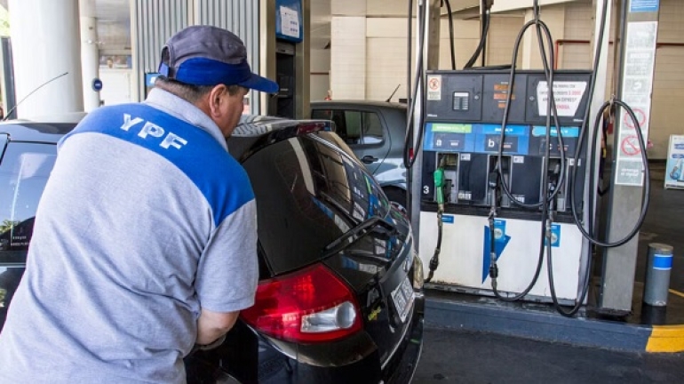 YPF hizo la punta: Aumentó la nafta y el gasoil