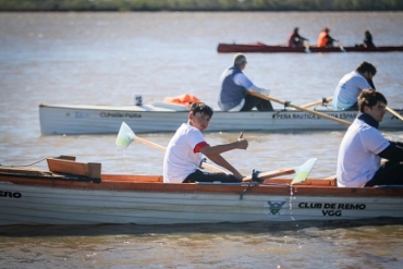 VILLA GOBERNADOR GÁLVEZ VUELVE A SER SEDE DE UNA TRAVESÍA DE REMO A NIVEL REGIONAL