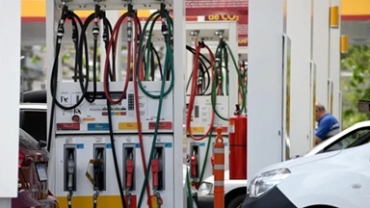 Las petroleras se suman a YPF para frenar subas de combustibles por 45 días