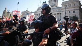 Amplio operativo de seguridad por la Marcha Federal y la sesión en Diputados en el Congreso