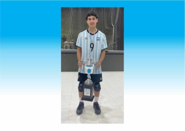 Máximo Mendoza, el rosarino que brilla en la Selección Argentina U17 de vóley