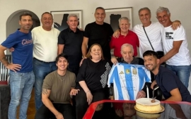 Carlos Salvador Bilardo celebró su cumpleaños con la visita de los campeones del mundo del 86