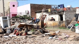 Bahía Blanca: “hay pilas de escombros, ropa de los negocios, muebles, el panorama es terrible”