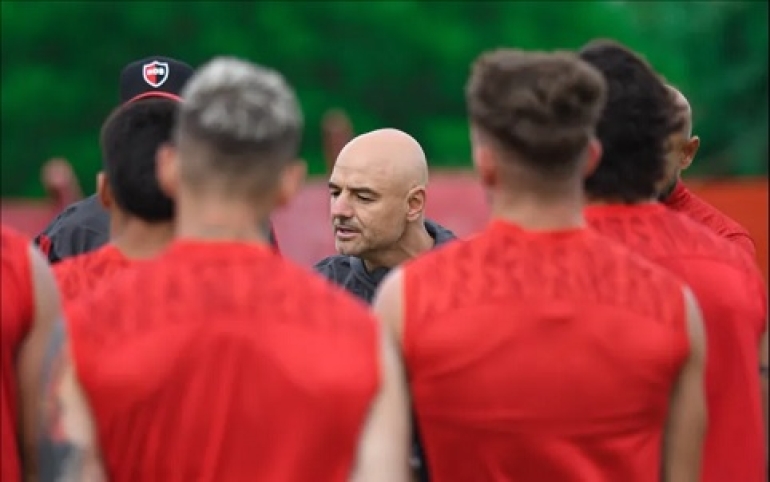 Newell's enfrenta a Talleres esta noche en el Kempes