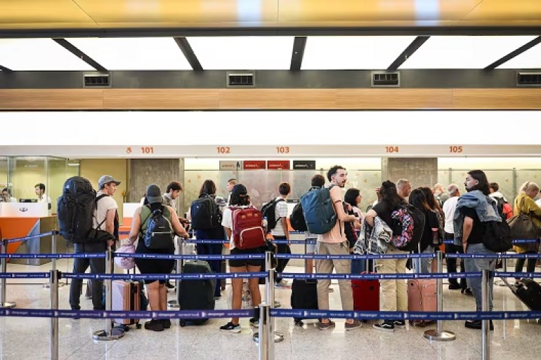 El Gobierno habilita el cobro de la salud y la educación universitaria a los inmigrantes