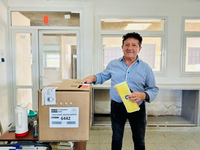 Daniel Machado votó en su ciudad natal y se mostró crítico con el proceso electoral