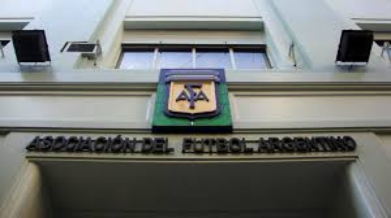 AFA extenderá una semana más el mercado de pases en la Liga Profesional