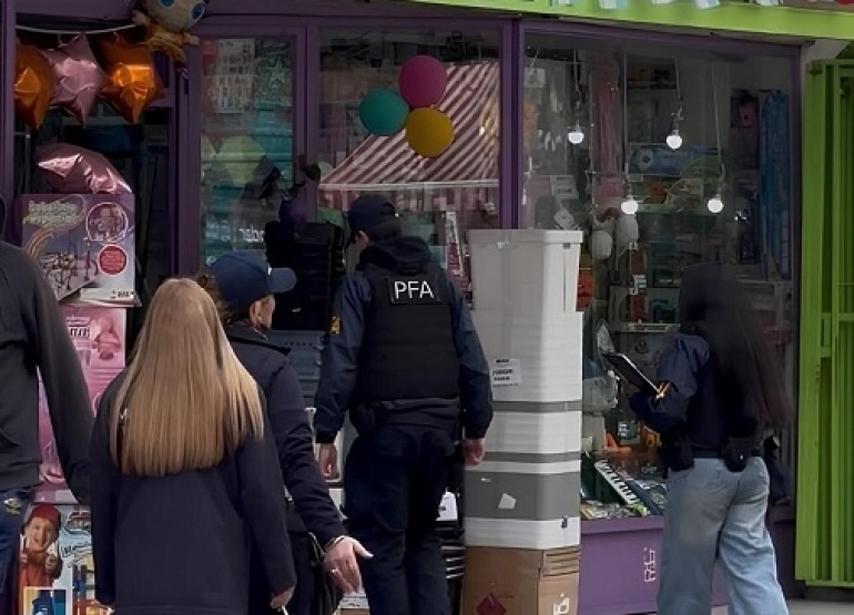 Operativo de Policía Federal y de Migraciones en el centro de Rosario