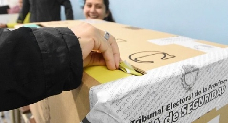 Se abrieron con normalidad las mesas de votación en la fría mañana de Rosario