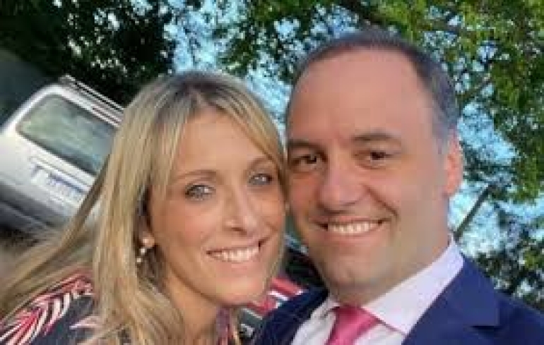 Con la Nuestra: Adorni enredado en la polémica