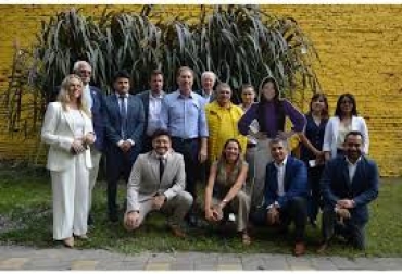 Bochornoso diputada de LAA de vacaciones fue reemplazada por un cartón