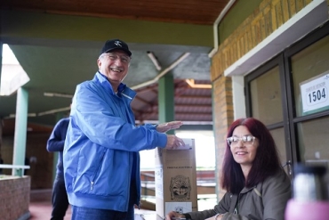 PASSALACQUA TRAS VOTAR EN OBERÁ: "HAY QUE TRIBUTAR EL ESFUERZO QUE SIGNIFICÓ LA CONQUISTA DE LA DEMOCRACIA, VOTANDO"